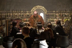 SlughornTeachingPotions