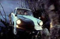 Le Cogneur endommage la voiture