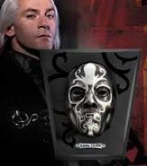 Lucius Malfoy mit seiner Todessermaske.