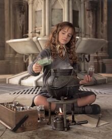 Hermione Granger prepara Pozione Polisucco