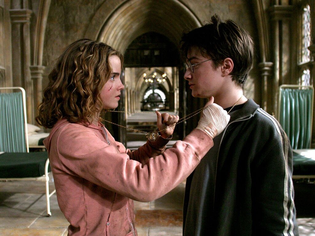 L'écharpe Gryffondor portée par Hermione Granger (Emma Watson) dans Harry  Potter à l'école des sorciers