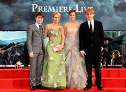 O trio com J.K. Rowling na premiere em Londres de Relíquias: Parte 2.