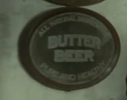 Piwo-0.jpg (9 KB) Reklama piwa kremowego wisząca w Trzech Miotłach w filmie