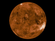 Venus dreht sich im Uhrzeigersinn