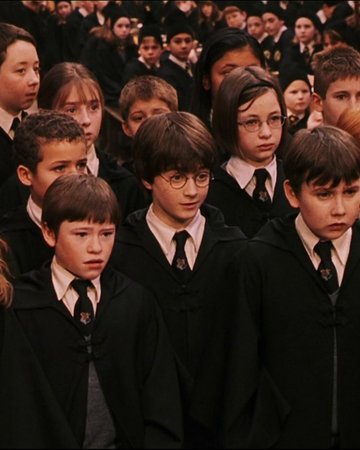 Hogwarts Uniform Harry Potter Wiki Fandom - roblox how to make people wear uniforms