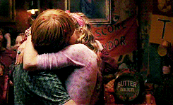 HBP Ron and Lavender kissing in the common room