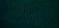Lápide de Tom Riddle Sr.