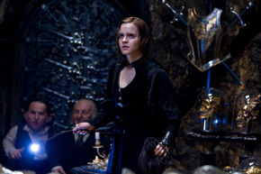 Hermione empunha a varinha de Belatriz Lestrange 