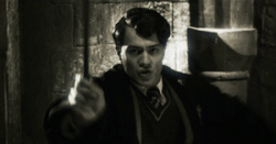 Tom Riddle öffnet Hagrids Kiste 1943