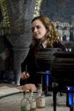 Hermione during Potion class pic2