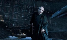 Voldemort mit seinem Zauberstab während des .