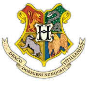 O Brasão de Hogwarts. Em sentido horário de cima para baixo, os símbolos das casas são: o leão da , a cobra da , a águia da  e o texugo da .