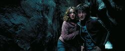 Harry Hermione in tunnel