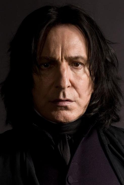 Warum hat Snape im zweiten Teil eine andere Stimme?