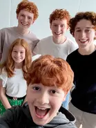 Jüngste 5 Weasley-Darsteller (HBP max).webp (148 KB) Die fünf Darsteller der Jüngsten Familie Weasley: Tristan Harland als Fred, Gabriel Harland als George, Ruari Spooner als Percy, Gracie Cochrane als Ginny und Alastair Stout als Ron