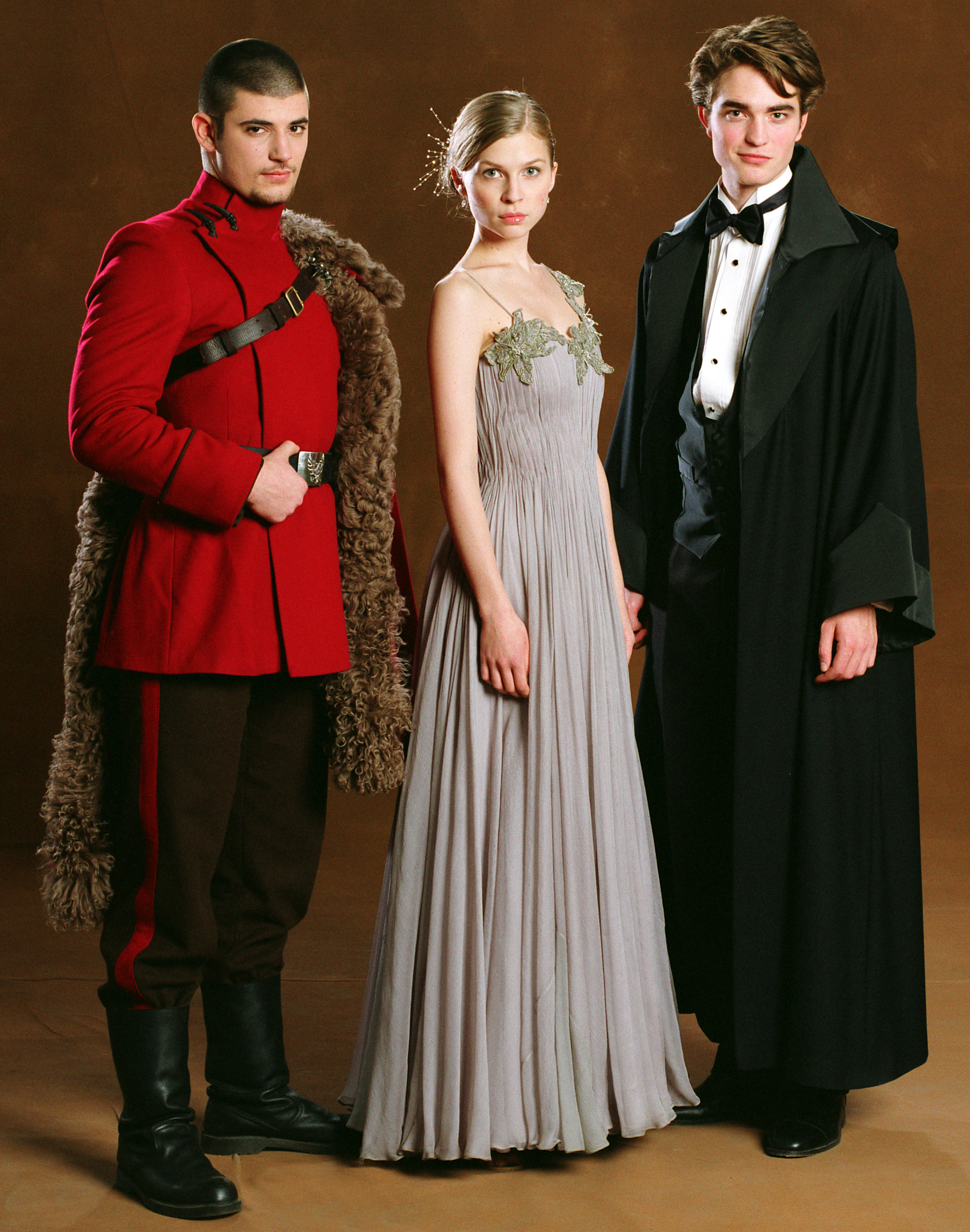 https://static.wikia.nocookie.net/harrypotter/images/a/a7/Dress_Robes_TWT_trio.jpg/revision/latest?cb=20161123052200