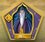 Carte 1 Merlin (Moyen Âge, dates inconnues. Le plus célèbre sorcier de tous les temps. Également connu sous le nom de Prince des Enchanteurs. Conseiller à la cour du Roi Arthur.)