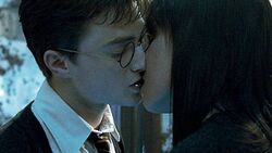 Harry kissing cho chang 400x300