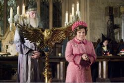 Dolores Ombrage prononce un discours lors de la rentrée.