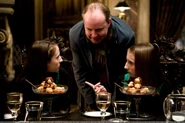 Die Schauspielerinnen Amber und Ruby Evans mit Regisseur David Yates beim Dreh von Harry Potter und der Halbblutprinz