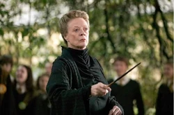 McGonagall mit ihrem gezückten Zauberstab