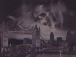 La marca tenebrosa sobre el Tower Bridge, tras el 