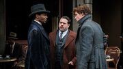 Newt e Jacob parlano con Yusuf