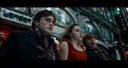 Harry Hermione e Ron Charing Cross Road.jpg