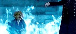Queenie passando ilesa pelas chamas de Grindelwald
