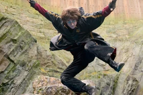 Harry-jumps-during-the-first-task-1050x0-c-default