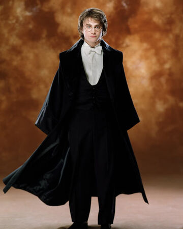 Harry Potter S Dress Robes Harry Potter Wiki Fandom