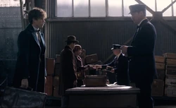  проходит таможенный досмотр по прибытии в 