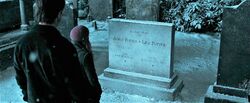 Harry-potter-deathly-hallows1-potter grave