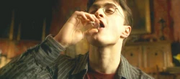 Harry beve la Felix Felicis