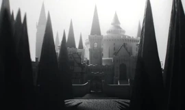 Ilvermorny como um grande castelo.