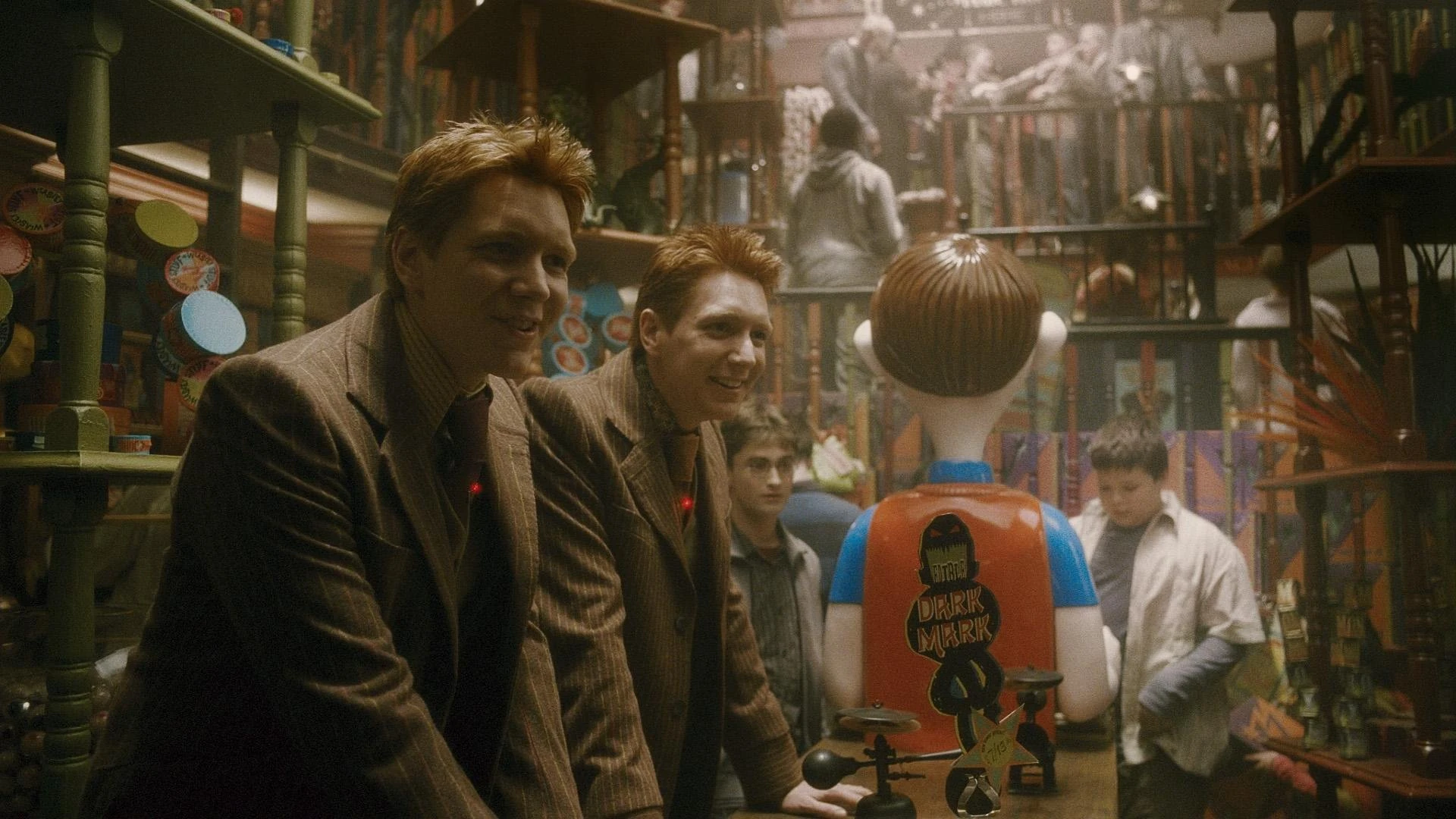 Магазин фреда и джорджа. Магазин Фреда и Джорджа Уизли.