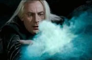 Todesser Lucius Malfoy mit der zerstörten Prophezeihung.