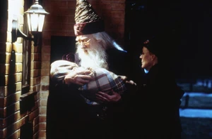 Гарри оставляют на пороге Тисовой, 4