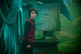 Goblet-of-fire-harry-in-the-graveyard-1050x0-c-default