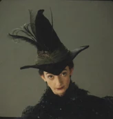 Приметная шляпа Мадам Пинс