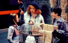 ג'יני ליד אמה ברכבת האקספרס.