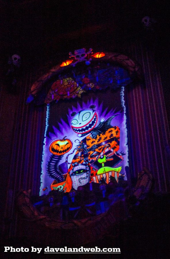 haunted mansion holiday stretching room