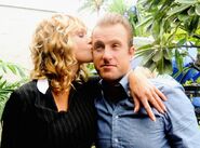 Pale'la - Guest star Melanie Griffith gives a smooch to series star Scott Caan.