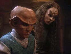 DS9 3x03 001