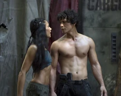 The 100 1x02 001