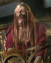 D'Argo tries to take control of Moya.