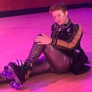 Scannell on set for 1x02.