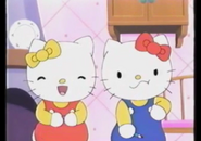 Kitty macht ein lustiges Gesicht und Mimmy lacht