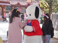 Pochacco at harmonyland.jpg (103 KB) Pochacco greeting fans in Harmony Village.