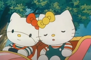 Kitty lächelt und Mimmy ist nicht begeistert